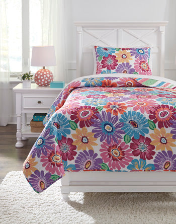 Alexei Signature Design by Ashley Quilt Set Twin