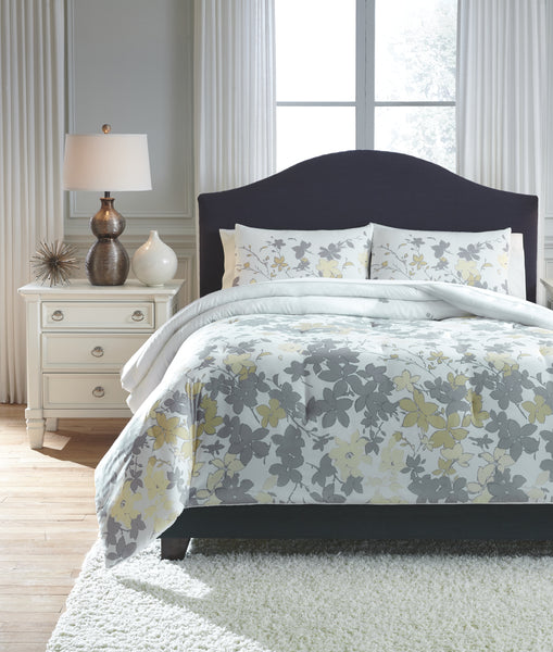 Maureen Signature Design by Ashley Comforter Set King